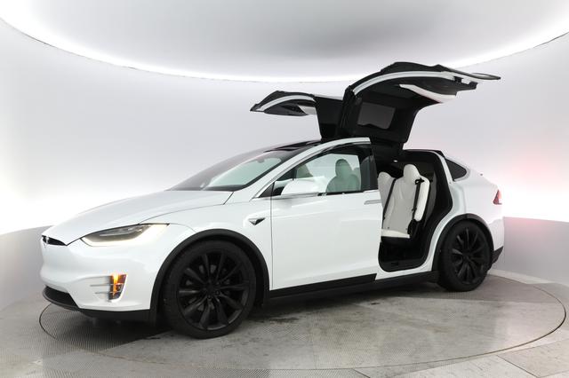 2020 Tesla Model X — photo 10 of 27