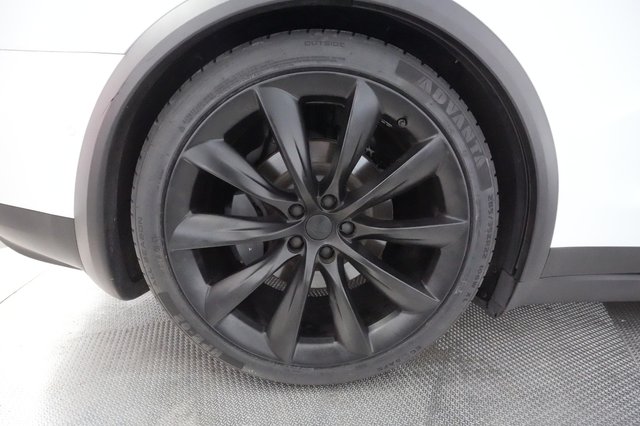 2020 Tesla Model X — photo 14 of 27