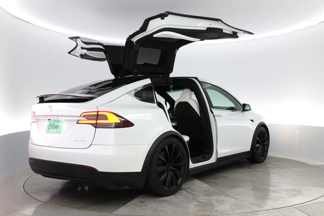 2020 Tesla Model X — photo 7 of 27
