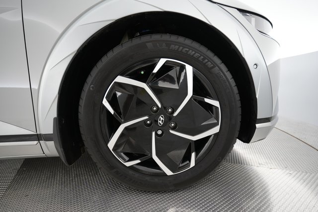 2024 Hyundai IONIQ 5 — photo 16 of 24