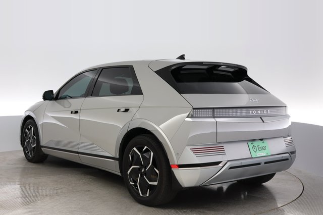 2024 Hyundai IONIQ 5 — photo 13 of 24