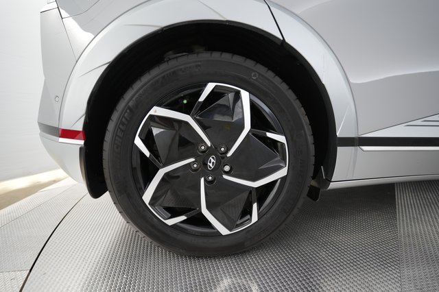 2024 Hyundai IONIQ 5 — photo 17 of 24