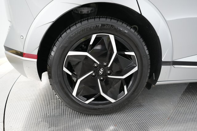 2024 Hyundai IONIQ 5 — photo 13 of 20