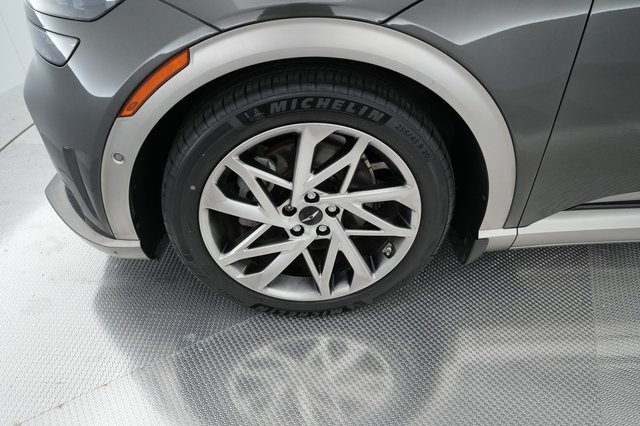 2024 Genesis GV60 — photo 14 of 22