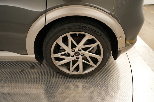 2024 Genesis GV60 — photo 15 of 22