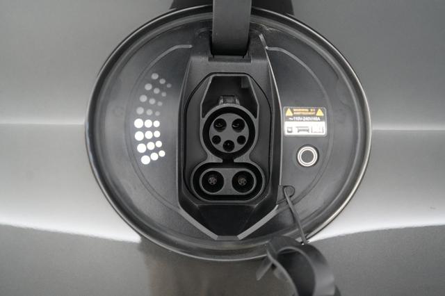 2024 Genesis GV60 — photo 8 of 22