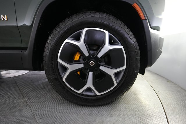 2023 Rivian R1S — photo 16 of 25