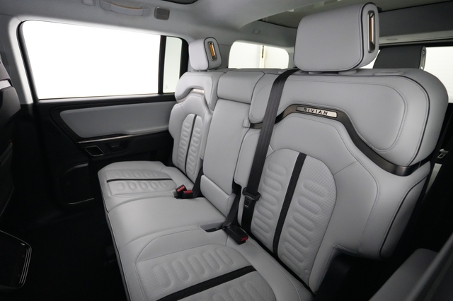 2023 Rivian R1S
