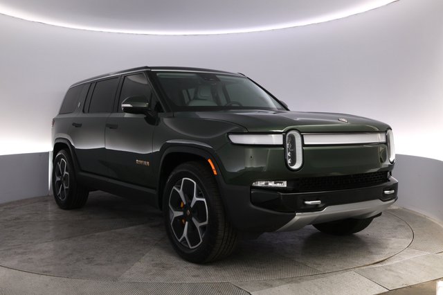 2023 Rivian R1S — photo 10 of 25