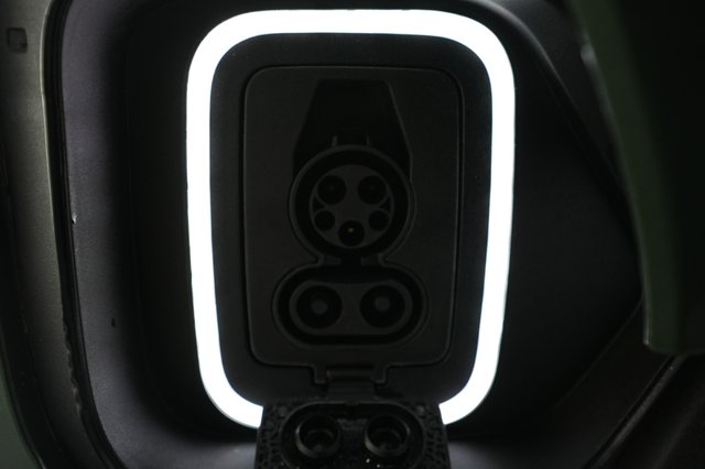 2023 Rivian R1S — photo 8 of 25