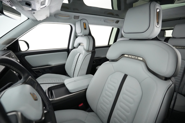 2023 Rivian R1S