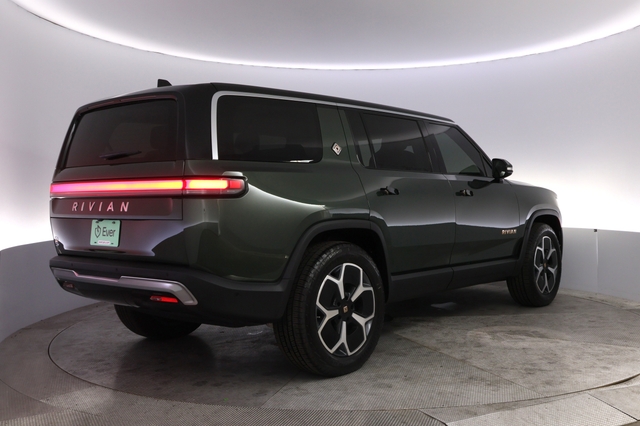 2023 Rivian R1S