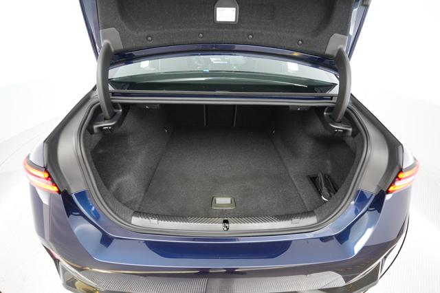 2025 BMW i5 — photo 6 of 23