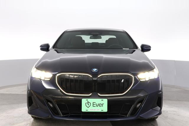 2025 BMW i5 — photo 9 of 23
