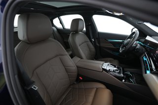 2025 BMW i5 — photo 18 of 23