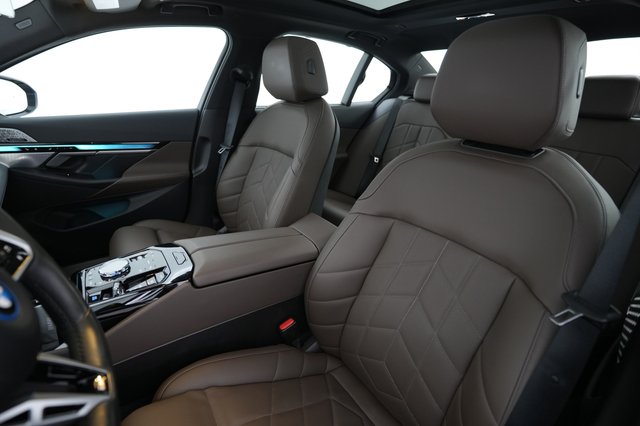 2025 BMW i5 — photo 3 of 23