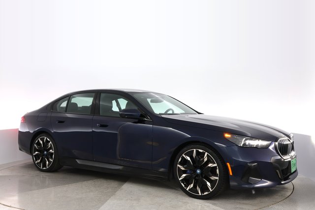 2025 BMW i5 — photo 11 of 23