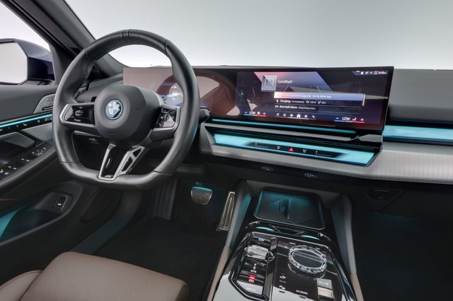 2025 BMW i5 — photo 20 of 23
