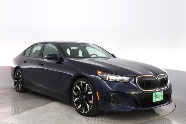 2025 BMW i5 — photo 10 of 23