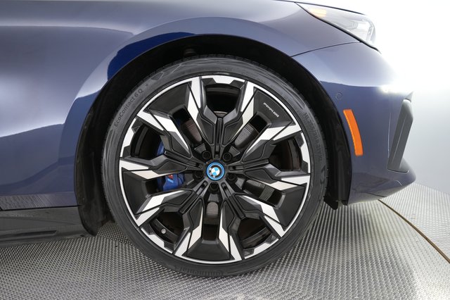 2025 BMW i5 — photo 15 of 23