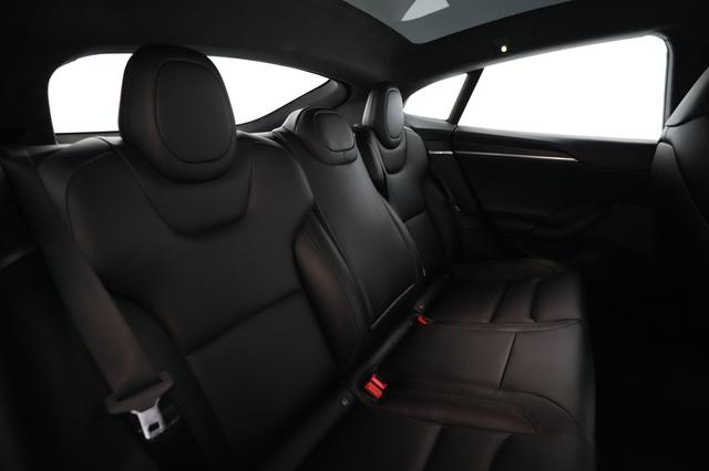 2023 Tesla Model S — photo 4 of 21