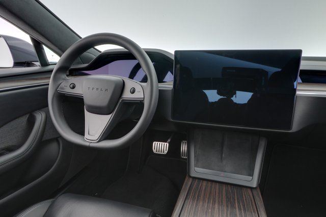 2023 Tesla Model S — photo 18 of 21