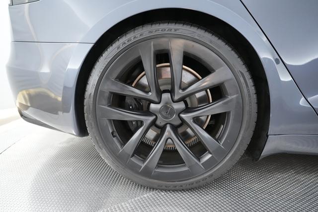 2023 Tesla Model S — photo 7 of 21