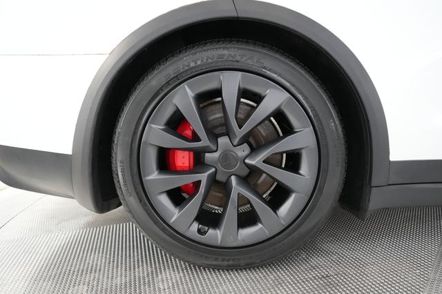 2023 Tesla Model X — photo 7 of 25