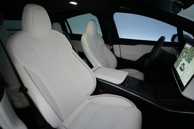 2023 Tesla Model X — photo 18 of 25