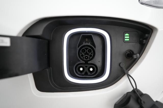 2023 Hyundai Kona Electric — photo 8 of 23