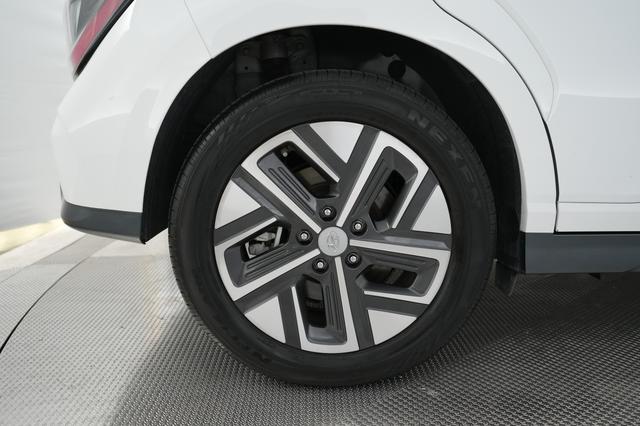 2023 Hyundai Kona Electric — photo 7 of 23