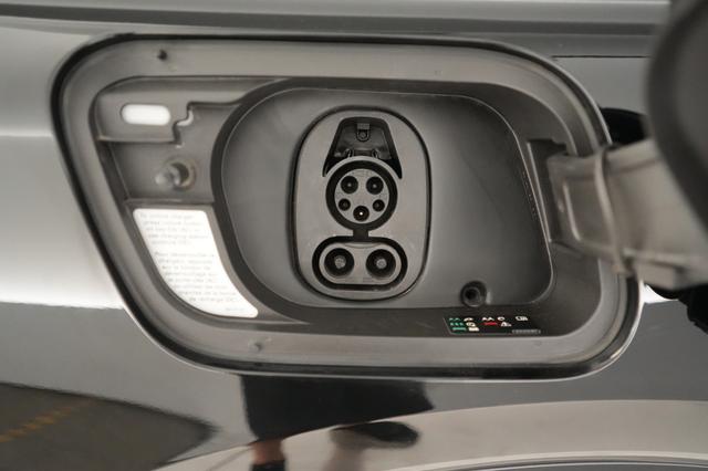 2023 Audi Q4 e-tron — photo 8 of 18