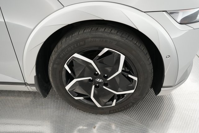 2024 Hyundai IONIQ 5 — photo 13 of 19