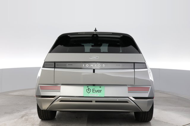 2024 Hyundai IONIQ 5 — photo 12 of 24