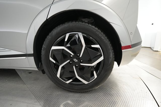 2024 Hyundai IONIQ 5 — photo 17 of 24