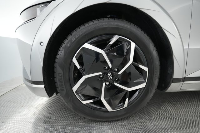 2024 Hyundai IONIQ 5 — photo 16 of 24