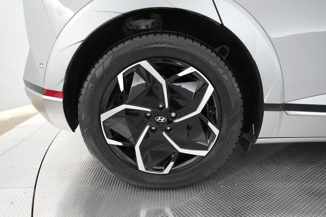 2024 Hyundai IONIQ 5 — photo 7 of 24