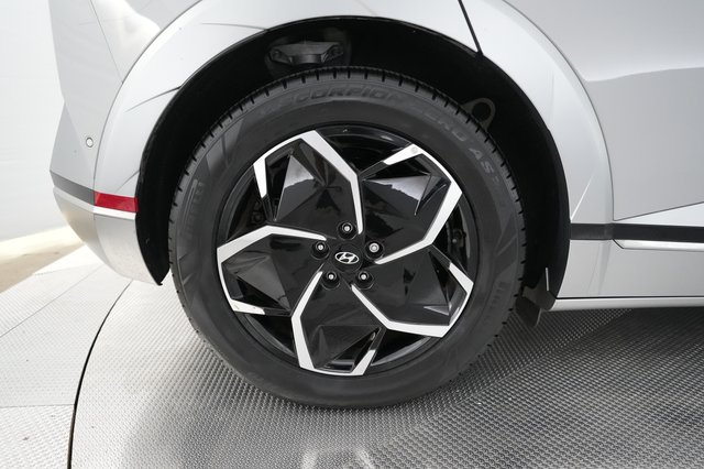 2024 Hyundai IONIQ 5 — photo 7 of 24