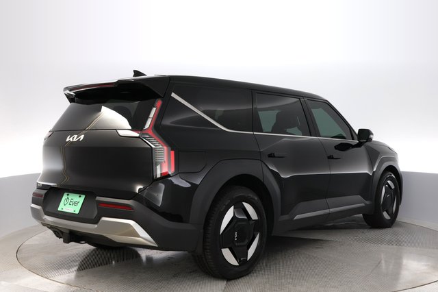 2024 Kia EV9 — photo 2 of 24