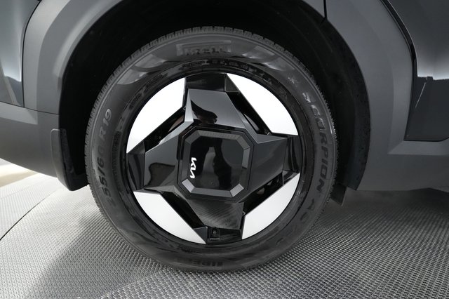 2024 Kia EV9 — photo 15 of 24