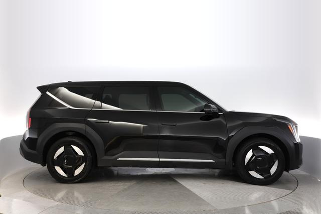 2024 Kia EV9 — photo 10 of 24