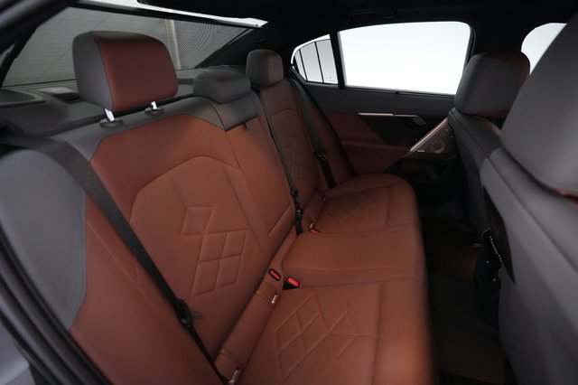 2024 BMW i5 — photo 4 of 18
