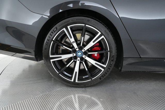 2024 BMW i5 — photo 7 of 18