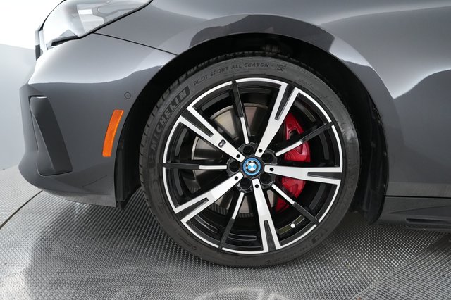 2024 BMW i5 — photo 14 of 18