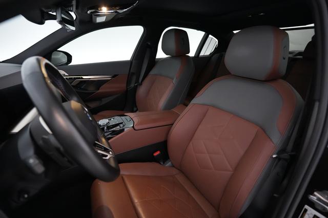 2024 BMW i5 — photo 3 of 18
