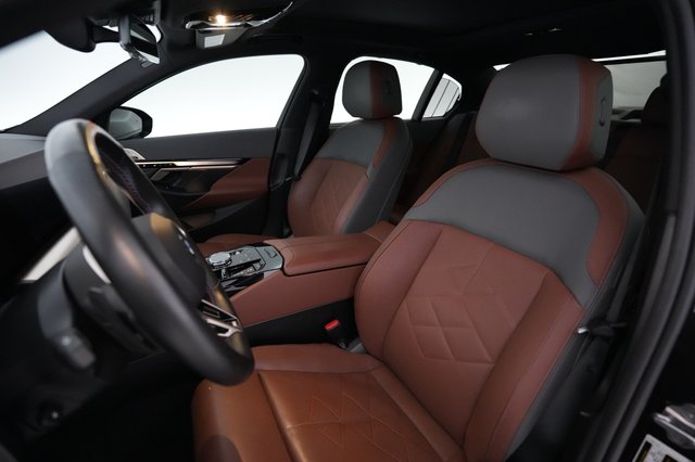 2024 BMW i5 — photo 3 of 18