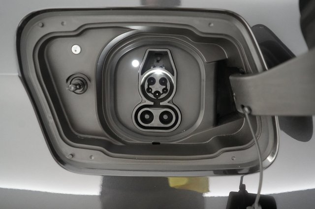 2024 BMW i5 — photo 8 of 18