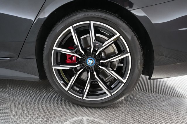 2024 BMW i4 — photo 17 of 20