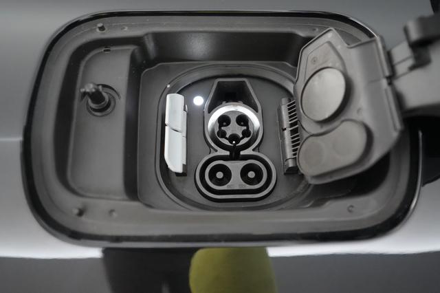 2024 BMW i4 — photo 8 of 20