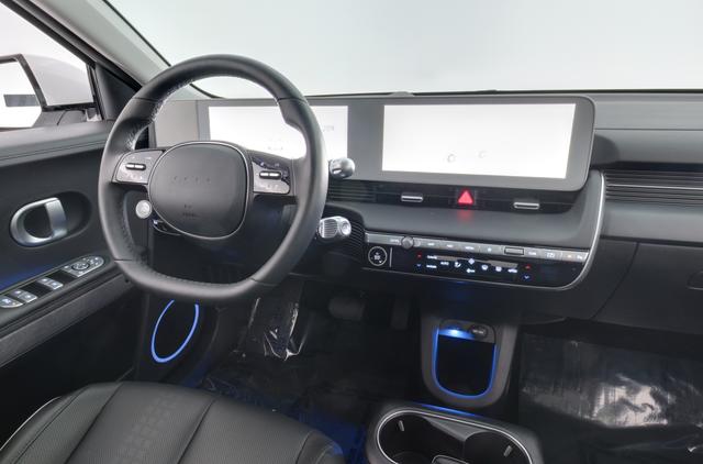 2023 Hyundai IONIQ 5 — photo 3 of 33